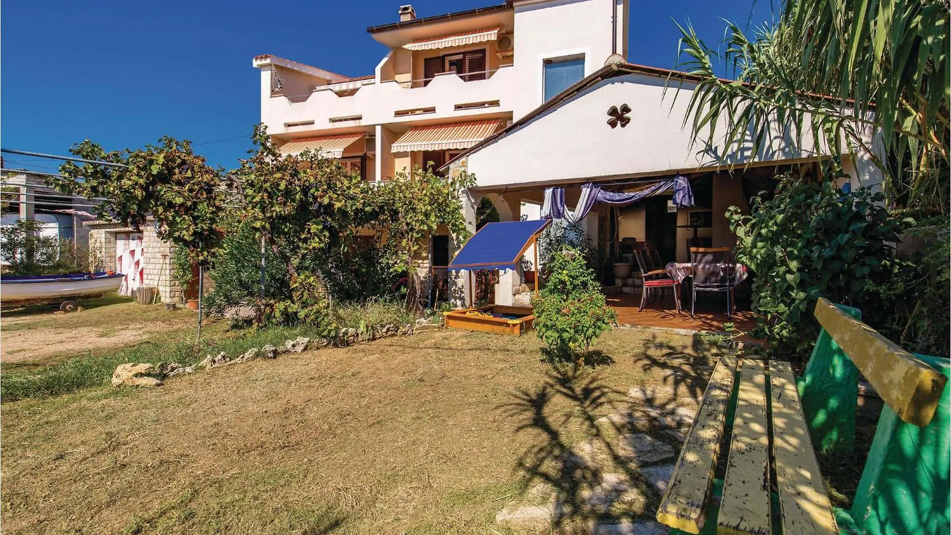 Awesome Apartment In Dinjiska With Kitchen location