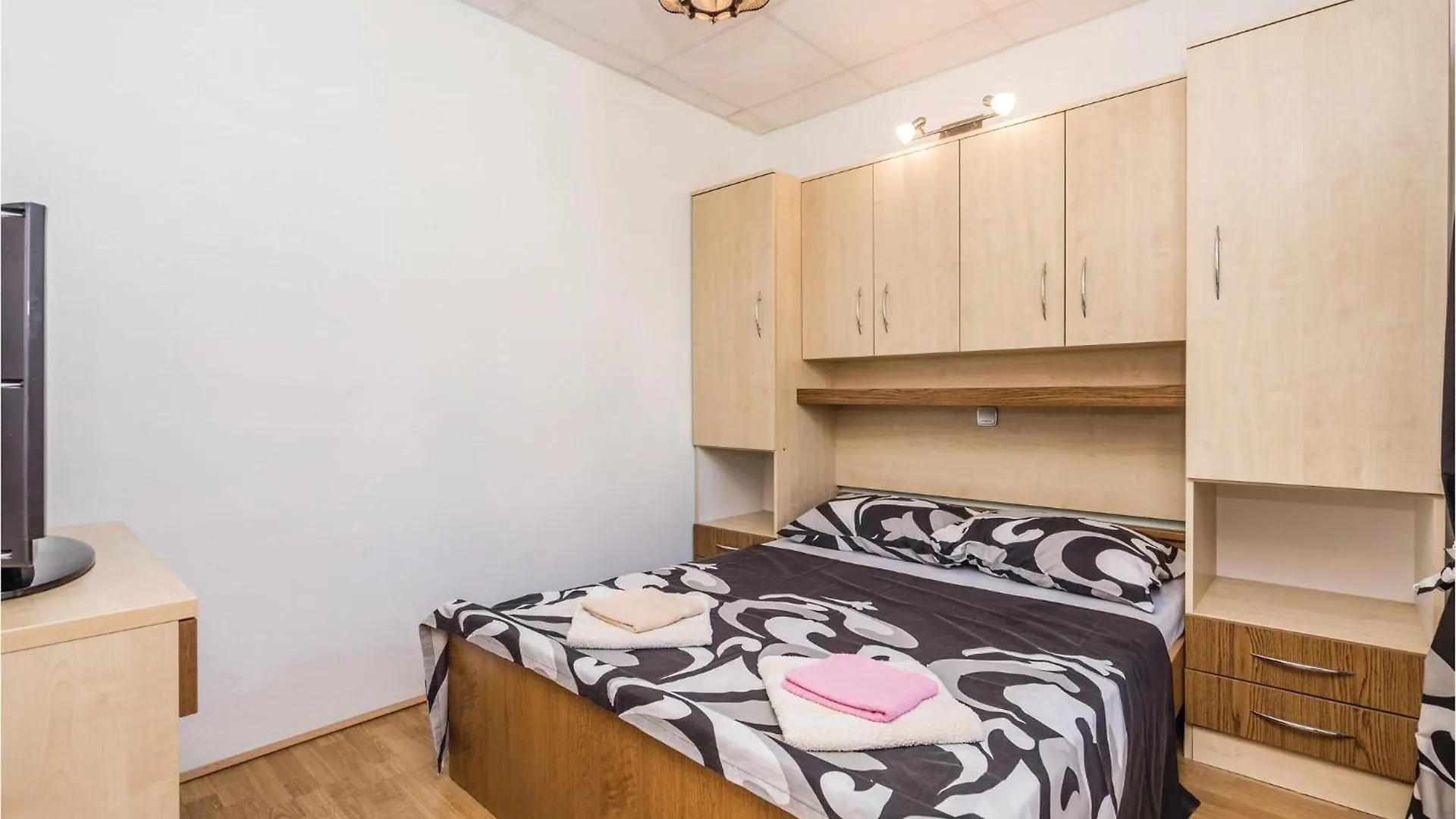 Awesome Apartment In Dinjiska With Kitchen